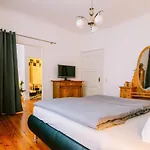 ゲストハウス Haus E ツェル・アン・デル・モーゼル