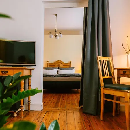 Haus E Πανσιόν 4*