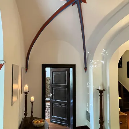 Haus E בית הארחה *